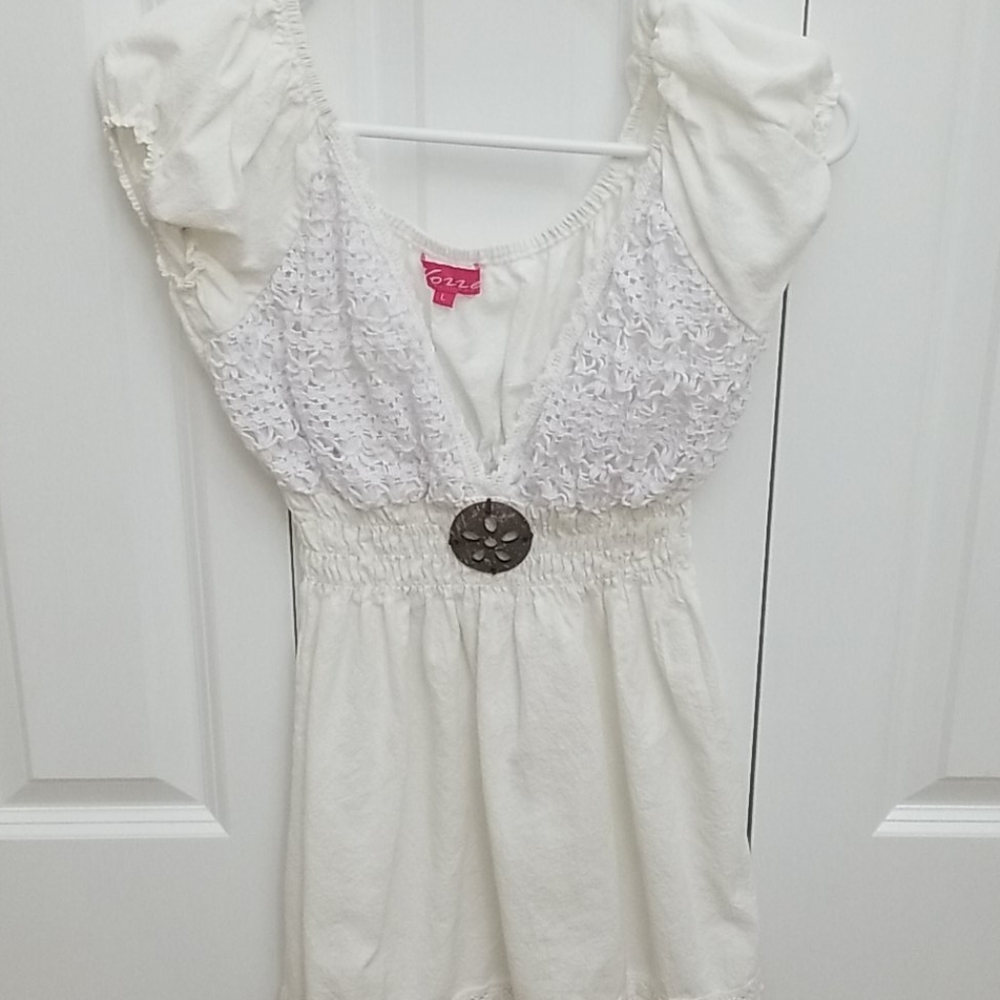 Very pretty white/cream top